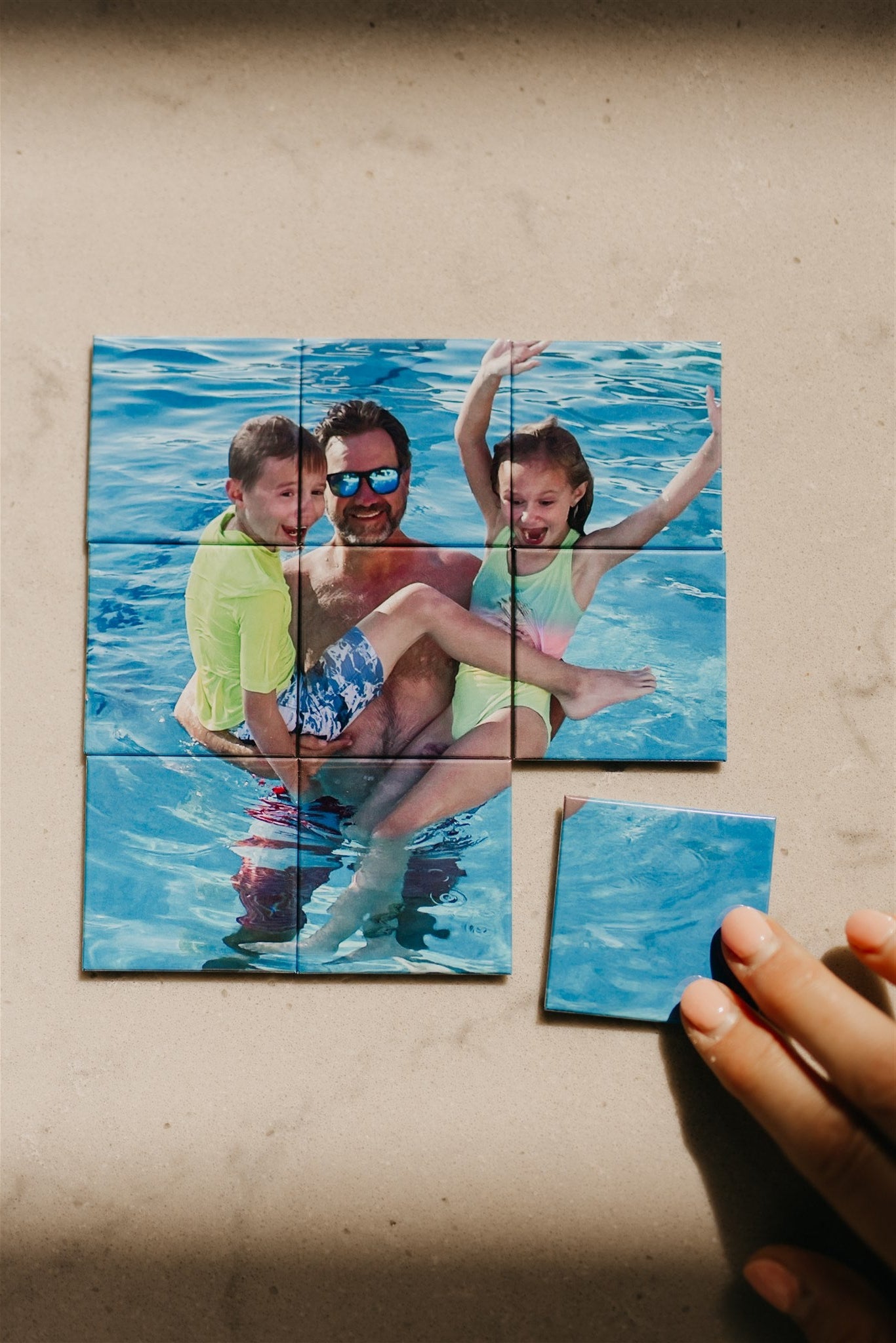 Puzzle: One photo, nine pieces
